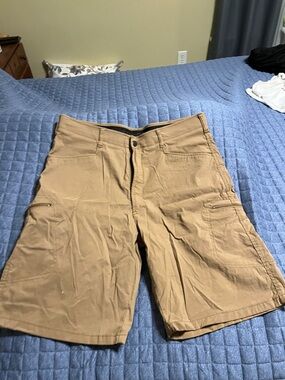 Wrangler lightweight outdoors series Khaki Cargo Shorts with Zip Pockets